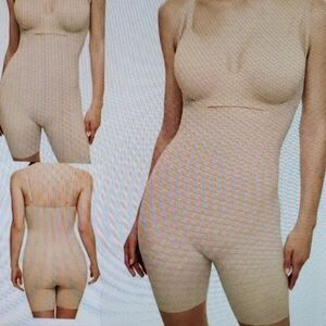 Wacoal Reshape lightweight powerful shaping.  Moderate control sz small NWT